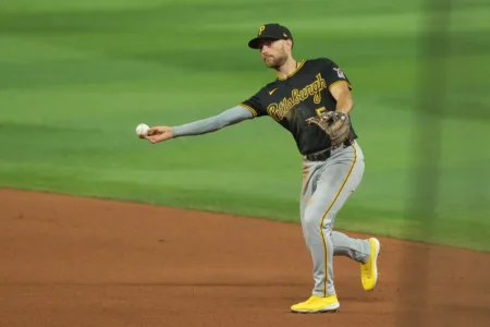 Junk's solid 6 innings lead Marlins to an 8-2 win over Pirates